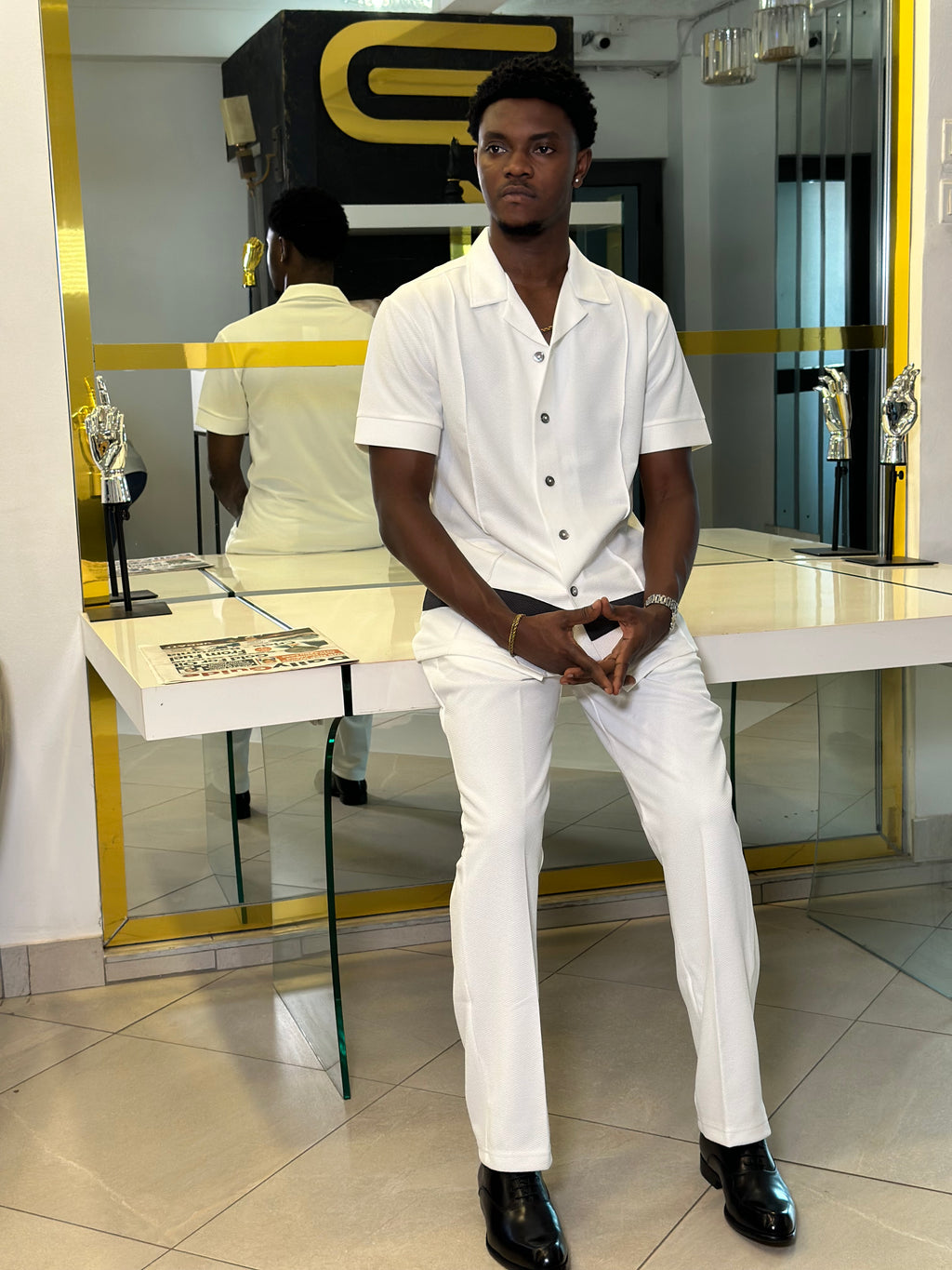Men’s 2 piece set all white with black touch