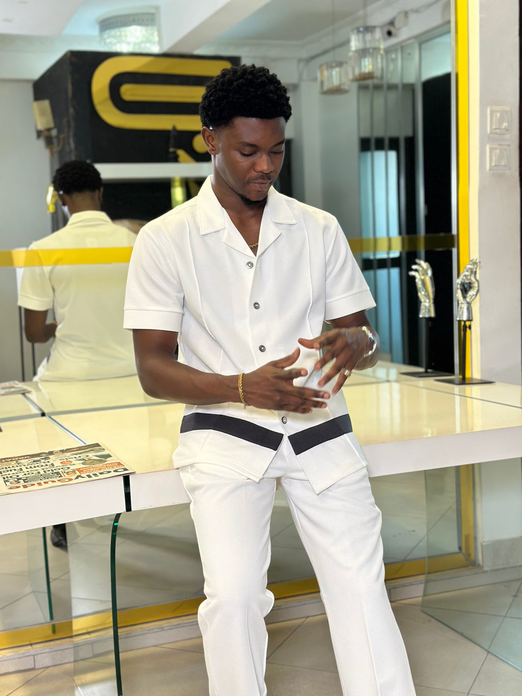 Men’s 2 piece set all white with black touch