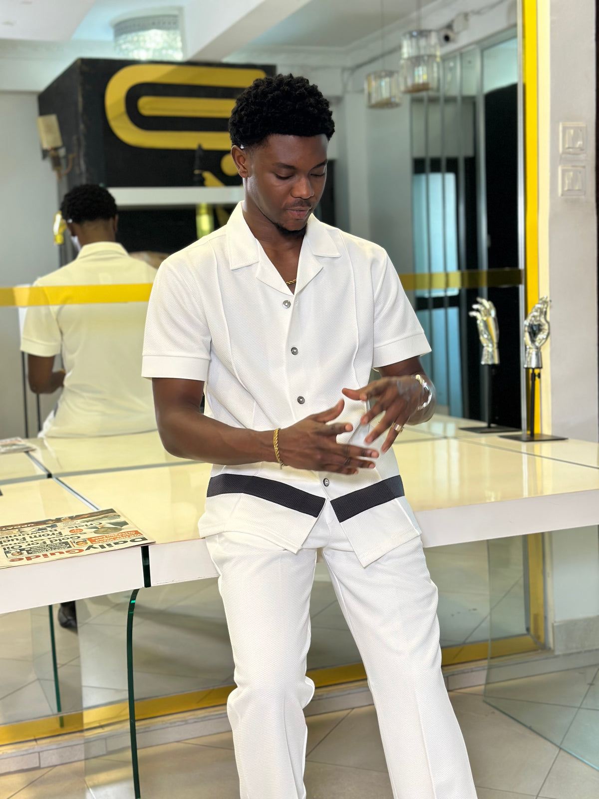 Men’s 2 piece set all white with black touch