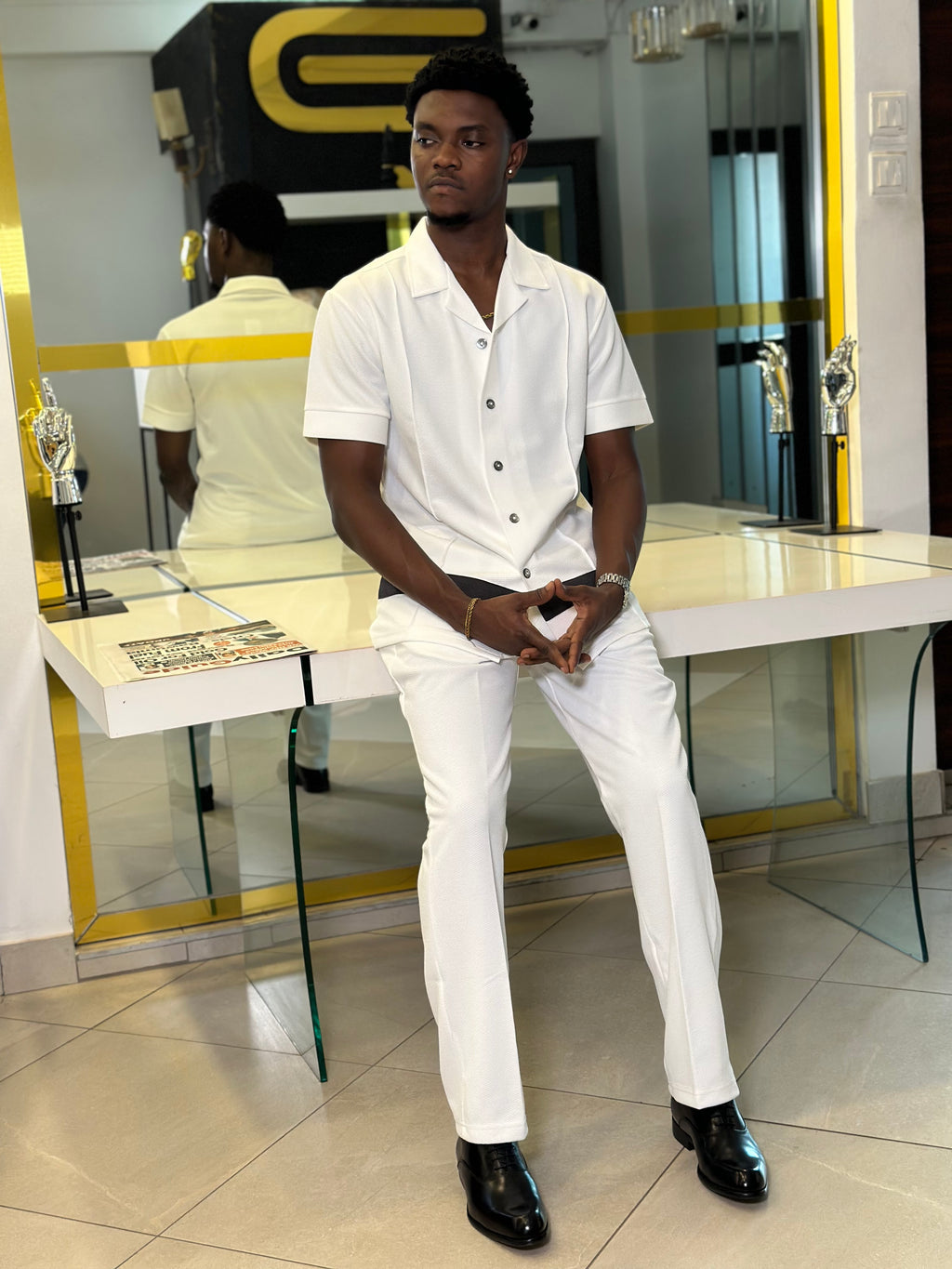 Men’s 2 piece set all white with black touch
